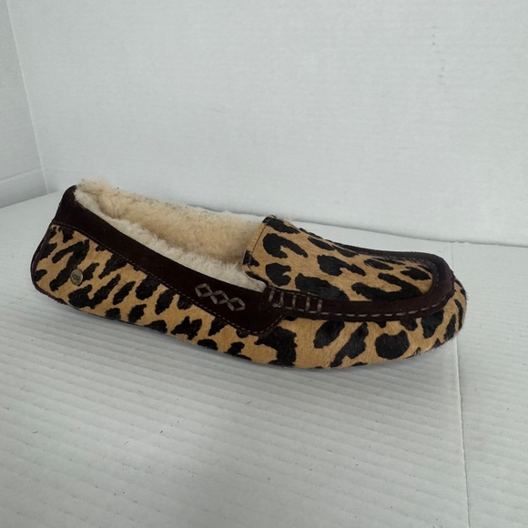 UGG Moccasins Slippers - Picture 6 of 7